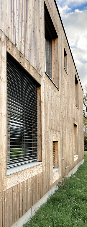 Detailansicht Fassade Holzarchitektur Einfamilienhaus Meiningen Vorarlberg modernes Wohnhaus